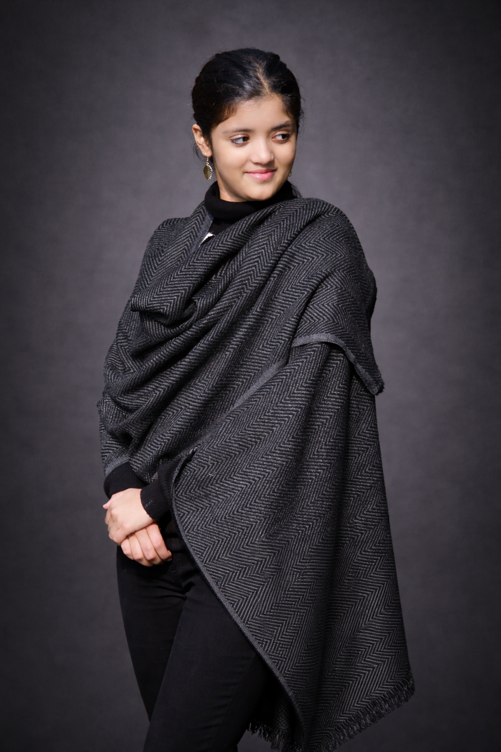 Soft Wool Shadow Black Zig Zag Stole